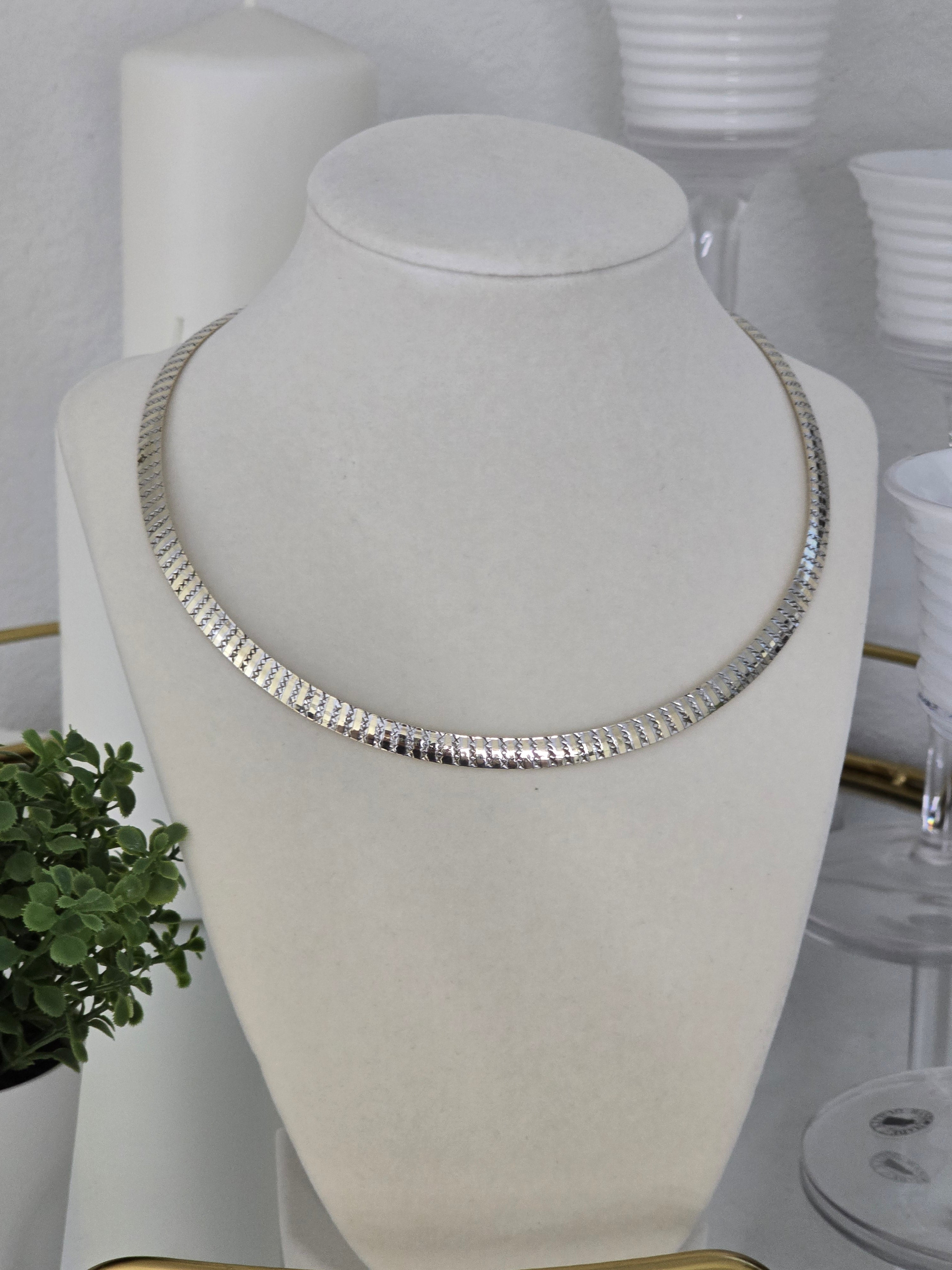 Necklace  Plata 9.25  Dos Vistas  Plata por un  lado y por el otro   Plata  baño  de Oro 18k  Size #18