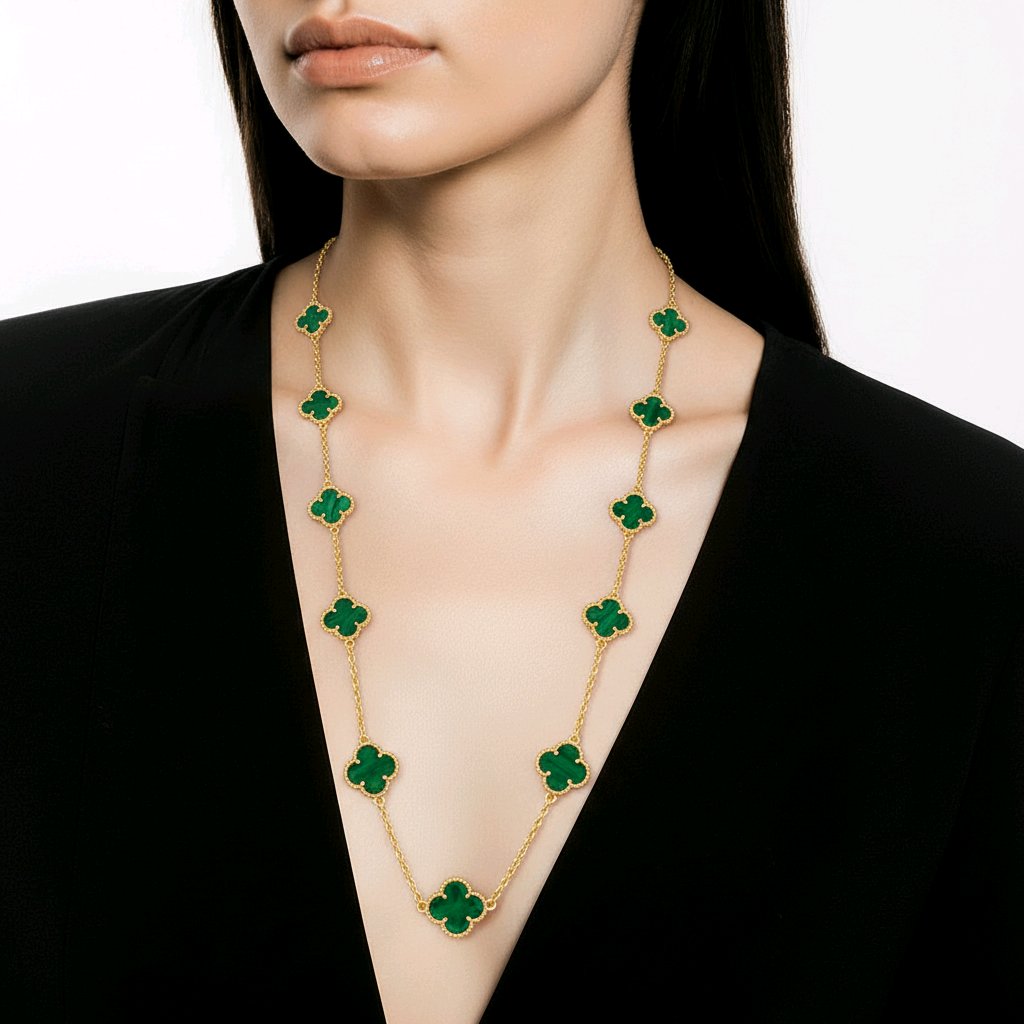 SET  Trebol 4 Piezas  Color verde en Oro Laminado 14K, Alta Calidad, Collar de 20 Flores, Anillo Ajustable, pulcera #6 con extension  a #9