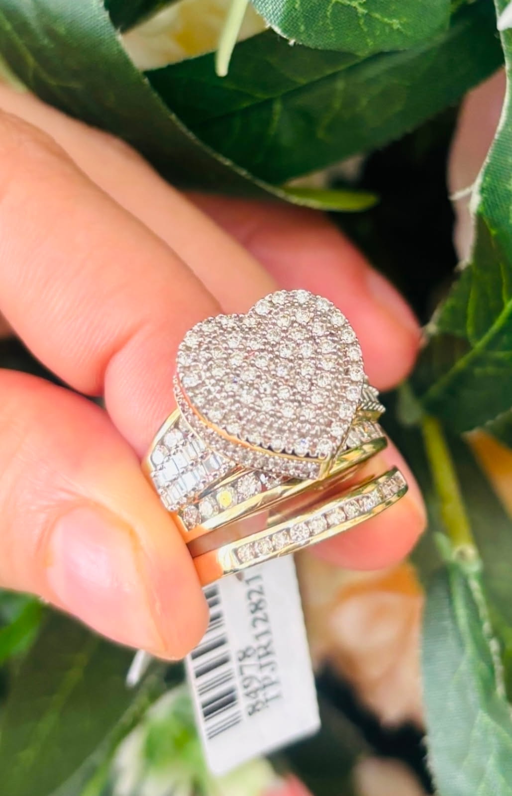 Anillo corazón 2.00CT y Bandita0.5 CT  Oro 10K  en Diamantes  Naturales  zize #7