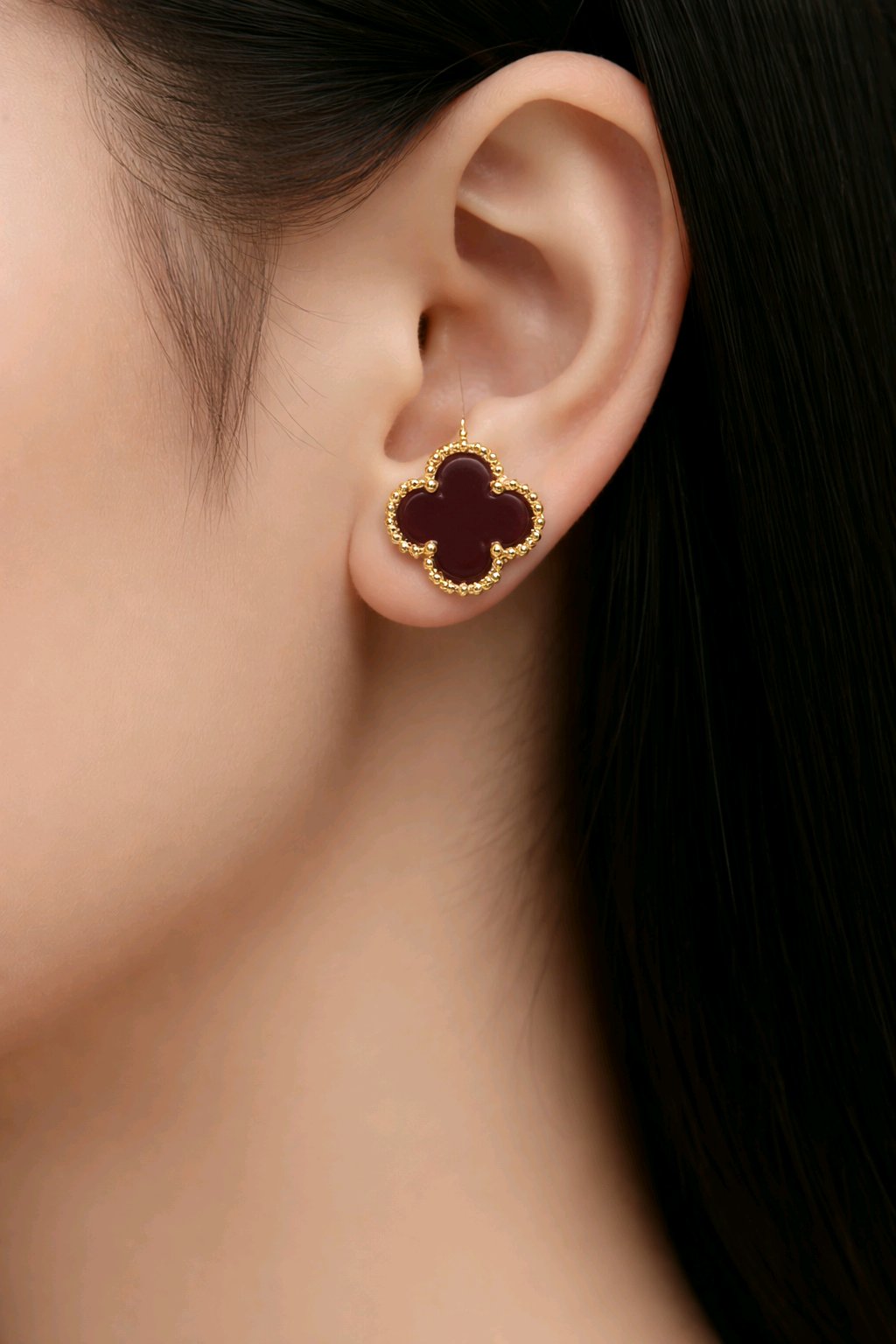 Set Trébol 4 piezas Oro Laminado de 14k collar, Aretes, pulsera y Anillo Ajustable en Color vino